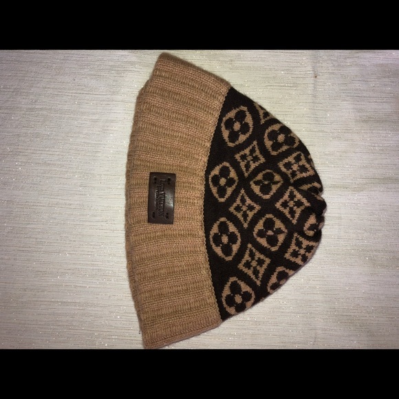 Louis Vuitton scarf and hat - Picture 5 of 8